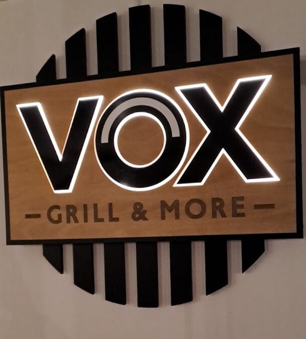 Στην οικογένεια του Visit.Syros και το «VOX – Grill & More»